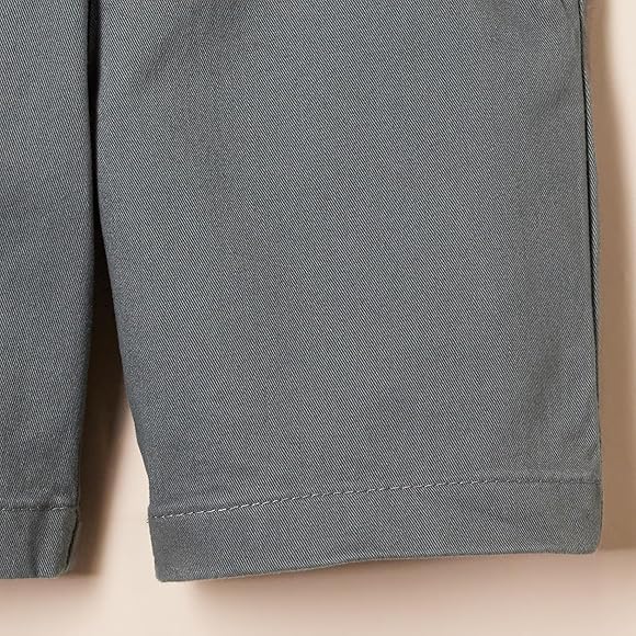 Amazon Essentials Fabric Pleated Bermuda Shorts (Wrinkle Resistant) Kids & Teens, 9YAER